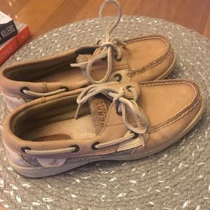 Gently Used Sperrys!